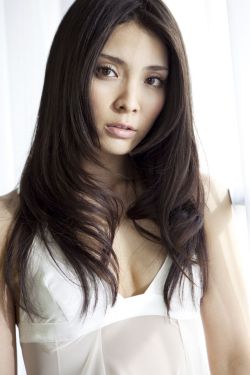 《美丽背后》