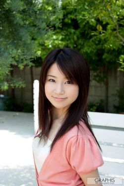 大胸美女人体