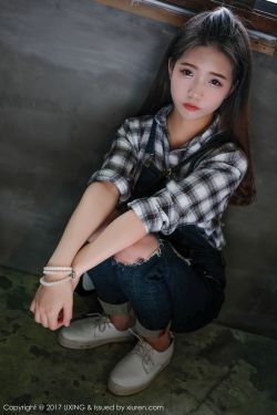 男生女生向前走